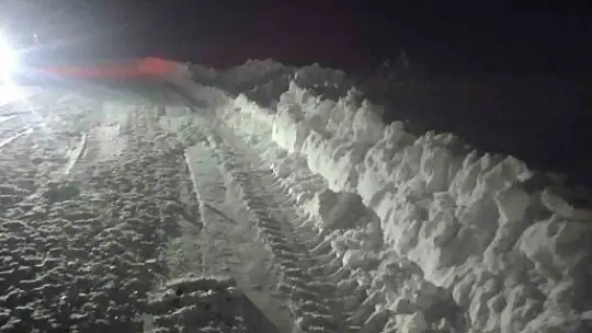 Büyükşehir kar ve tipiye karşı seferber: Kırsalda 187 yol açıldı, 46 yolda çalışma devam ediyor