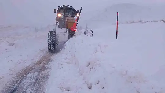 Büyükşehir kardan etkilenen 432 kilometrelik 54 mahalle yolunu ulaşıma açtı