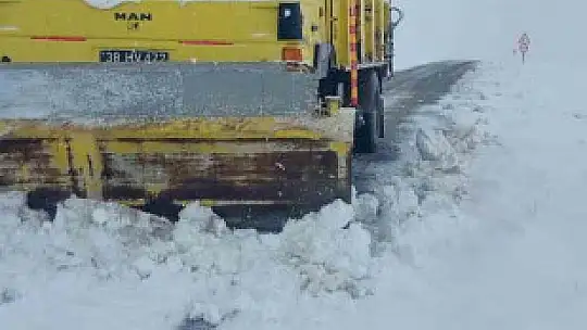 Büyükşehir kardan etkilenen 432 kilometrelik 54 mahalle yolunu ulaşıma açtı