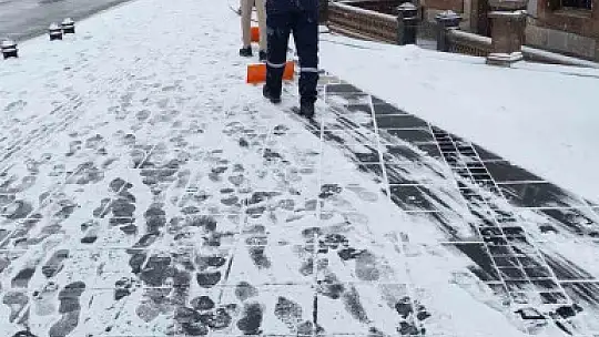 Büyükşehir kardan etkilenen 432 kilometrelik 54 mahalle yolunu ulaşıma açtı