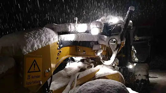 Büyükşehir, kardan kapanan 91 mahalle yolunu ulaşıma açtı