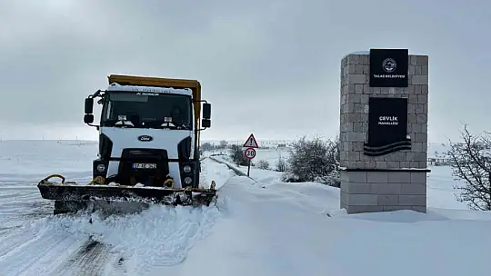 Büyükşehir, kardan kapanan 91 mahalle yolunu ulaşıma açtı