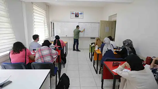 Büyükşehir KAYMEK'in KPSS kursuna ek KPSS Deneme Kulübü ile sınava tam hazırlık