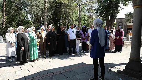 Büyükşehir KAYMEK'ten, 9 ülkeden gelen kursiyerlere Kayseri'yi tanıtan etkinlik
