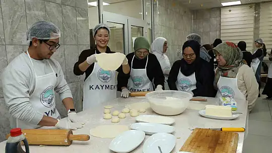 Büyükşehir KAYMEK'ten yabancı öğrencilere Kayseri Yemekleri Kursu ve Yağlama etkinliği