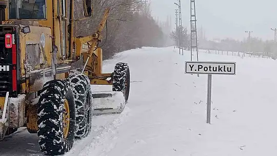 Büyükşehir, kırsal kesimlerde etkili olan kar yağışında 47 mahalle yolunu ulaşıma açtı