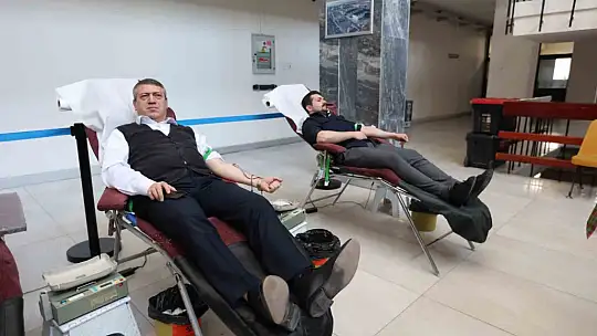 Büyükşehir ve ERÜ iş birliğinde düzenlenen kan bağışı kampanyasına belediye personelinden destek