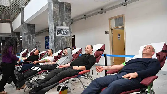 Büyükşehir ve ERÜ iş birliğinde düzenlenen kan bağışı kampanyasına belediye personelinden destek