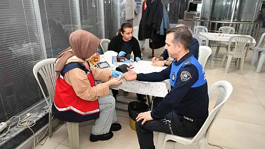 Büyükşehir ve ERÜ iş birliğinde düzenlenen kan bağışı kampanyasına belediye personelinden destek