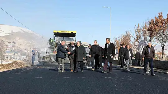 Büyükşehir ve Talas'tan Kepez'e sıcak asfalt