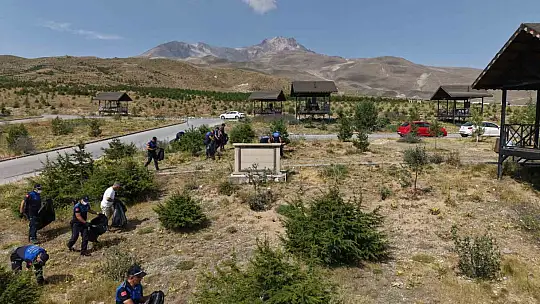 Büyükşehir Zabıta'dan Erciyes'te örnek temizlik ve farkındalık çalışması