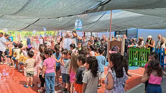 Büyükşehirden çocuklara unutulmaz yaz etkinliği: Çocuk kütüphanesinde su oyunları