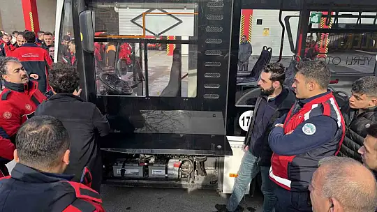 Büyükşehirden itfaiye personeline elektrikli araç arızalarına müdahale eğitimi