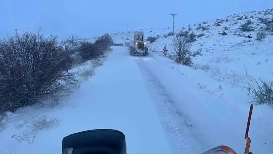 Büyükşehirden karla mücadele: 61 mahalle yolu ulaşıma açıldı