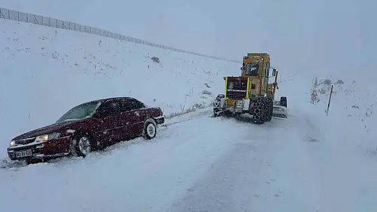 Büyükşehirden karla mücadele: 61 mahalle yolu ulaşıma açıldı