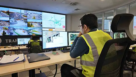 Büyükşehirden trafiğin kalbi 'Kartal'da akıllı sistemlerle 7/24 kesintisiz yönetim