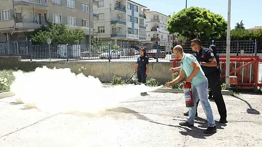 Büyükşehirin 'Afet' odaklı kurslarında katılım belgeleri sahiplerini buldu