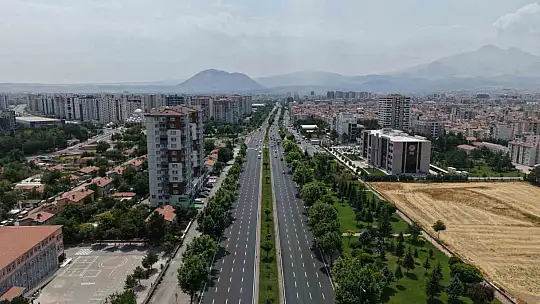 Büyükşehirin 20 milyon TL'lik yatırımla yenilediği havalimanı yoluna vatandaşlardan tam not