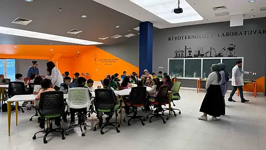Büyükşehirin Bilim Merkezi, hem öğretiyor hem eğlendiriyor