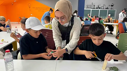 Büyükşehirin Bilim Merkezi, hem öğretiyor hem eğlendiriyor