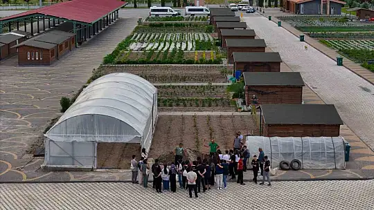 Büyükşehirin Doğal Ürünler Bahçesi'ne anlamlı ziyaret: TÜBİTAK 4004 projesiyle geleceğin çevrecileri yetişiyor
