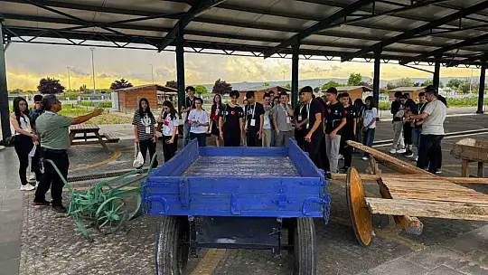 Büyükşehirin Doğal Ürünler Bahçesi'ne anlamlı ziyaret: TÜBİTAK 4004 projesiyle geleceğin çevrecileri yetişiyor