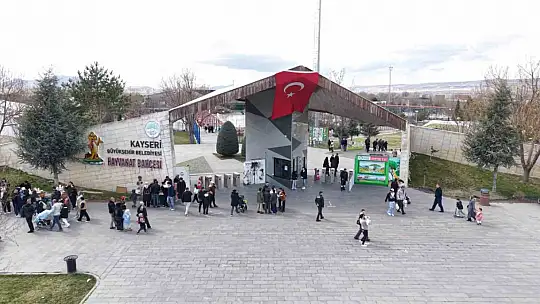 Büyükşehirin hayvanat bahçesi bayramda doldu taştı