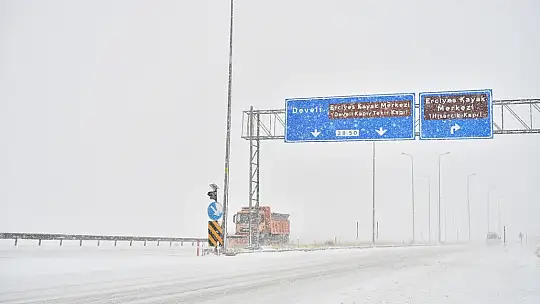 Büyükşehirin karla mücadele ekipleri tam kadro sahada