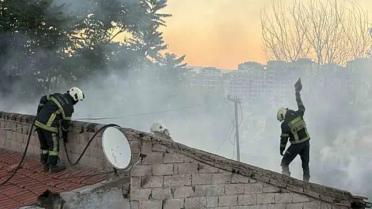Çardakta çıkan yangın eve sıçradı, anneannenin dikkati torunları kurtardı