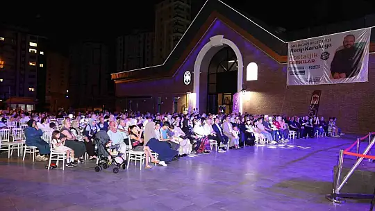 Çarşı Melikgazi'de nostaljik şarkılar gönülleri fethetti