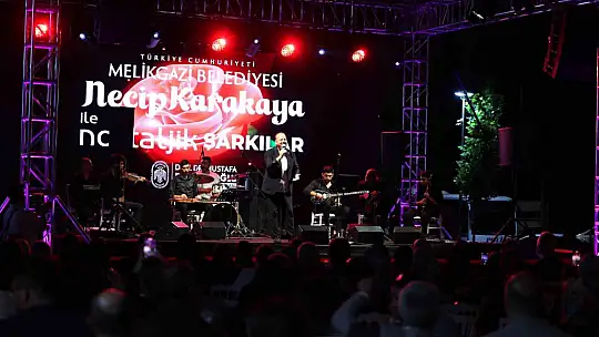 Çarşı Melikgazi'de nostaljik şarkılar gönülleri fethetti