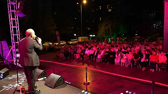 Çarşı Melikgazi'de nostaljik şarkılar gönülleri fethetti