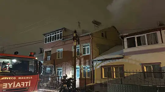 Çatıda çıkan yangın 2 saatte söndürüldü