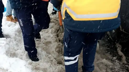 Cenaze taşıyan minibüs devrildi: 22 yaralı