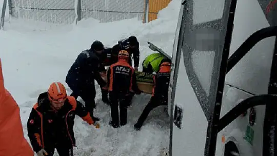 Cenaze taşıyan minibüs devrildi: 22 yaralı