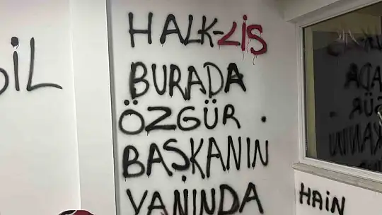 CHP Kayseri İl Başkanlığı binasının duvarlarına boyayla yazılar yazıldı