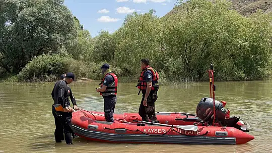 Çocuğunu kurtarmak için suya giren babayı arama çalışmaları devam ediyor