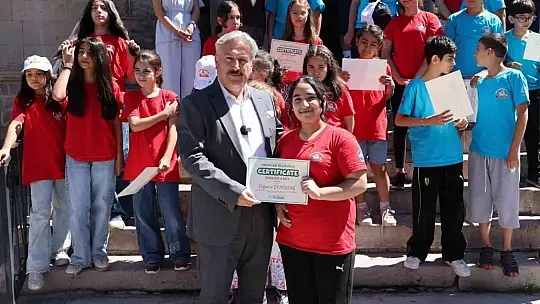 Çocuklar Melikgazi'nin İngilizce kampında hem öğrendi hem eğlendi