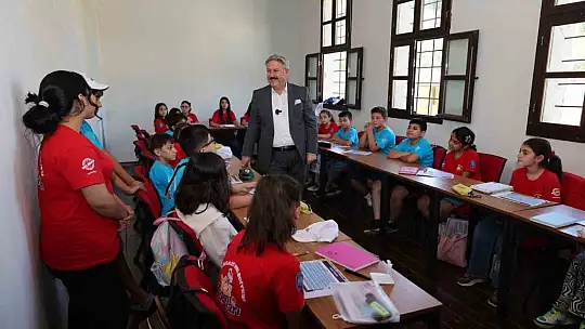 Çocuklar Melikgazi'nin İngilizce kampında hem öğrendi hem eğlendi
