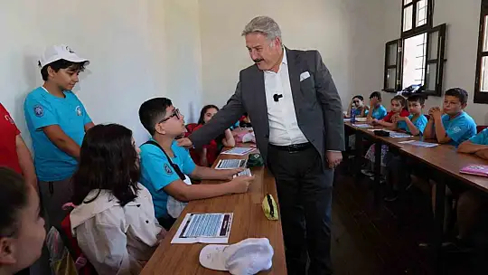 Çocuklar Melikgazi'nin İngilizce kampında hem öğrendi hem eğlendi