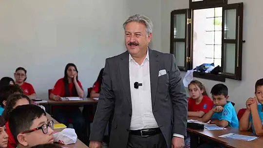 Çocuklar Melikgazi'nin İngilizce kampında hem öğrendi hem eğlendi