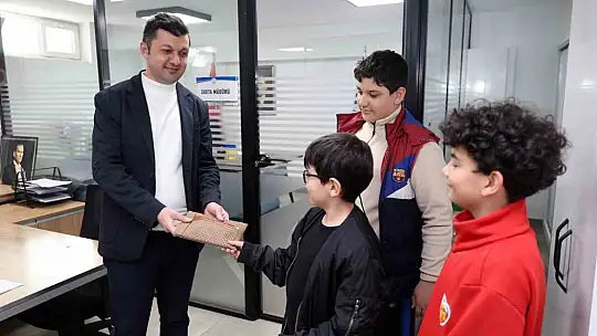 Çocuklardan örnek davranış: Buldukları cüzdanı sahibine ulaştırdılar