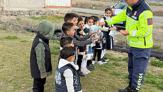 Çocukların bayram harçlıkları jandarmadan