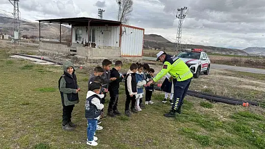 Çocukların bayram harçlıkları jandarmadan