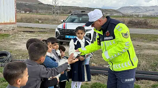 Çocukların bayram harçlıkları jandarmadan