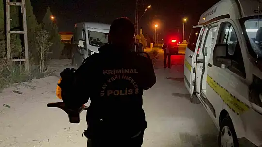 Çukura düşen aracını çıkarmaya çalışan şahsın başına saçma isabet etti