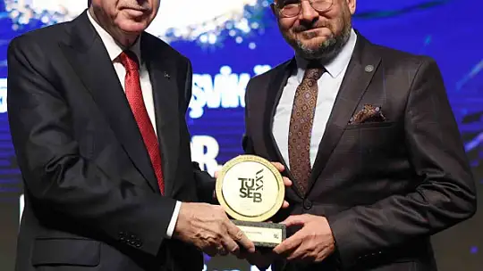 Cumhurbaşkanı Erdoğan'dan ERÜ'ye ödül