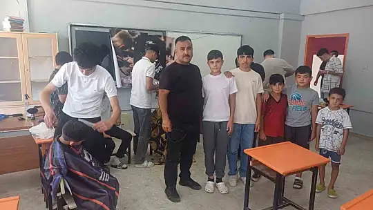 Dadaloğlu'nda öğrenciler ücretsiz tıraş edildi