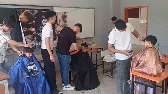 Dadaloğlu'nda öğrenciler ücretsiz tıraş edildi