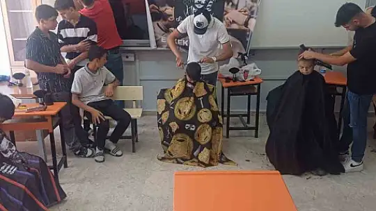 Dadaloğlu'nda öğrenciler ücretsiz tıraş edildi